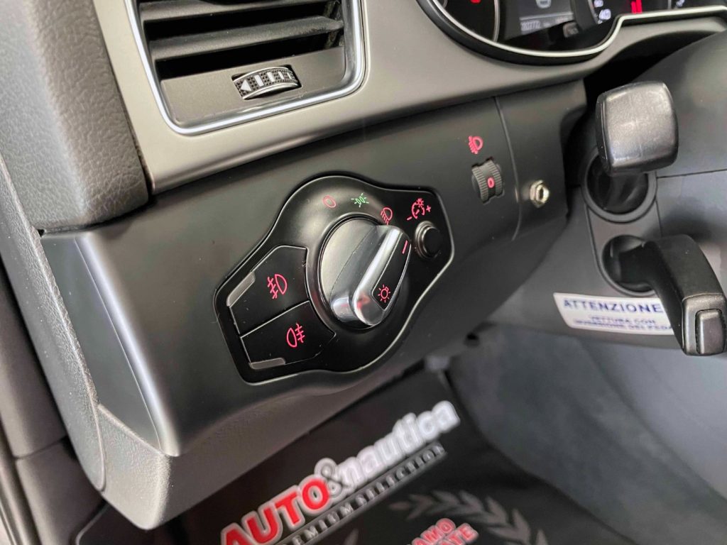 AUDI A4 AVANT 2.0 TDI 143CV MULTITRONIC - 20