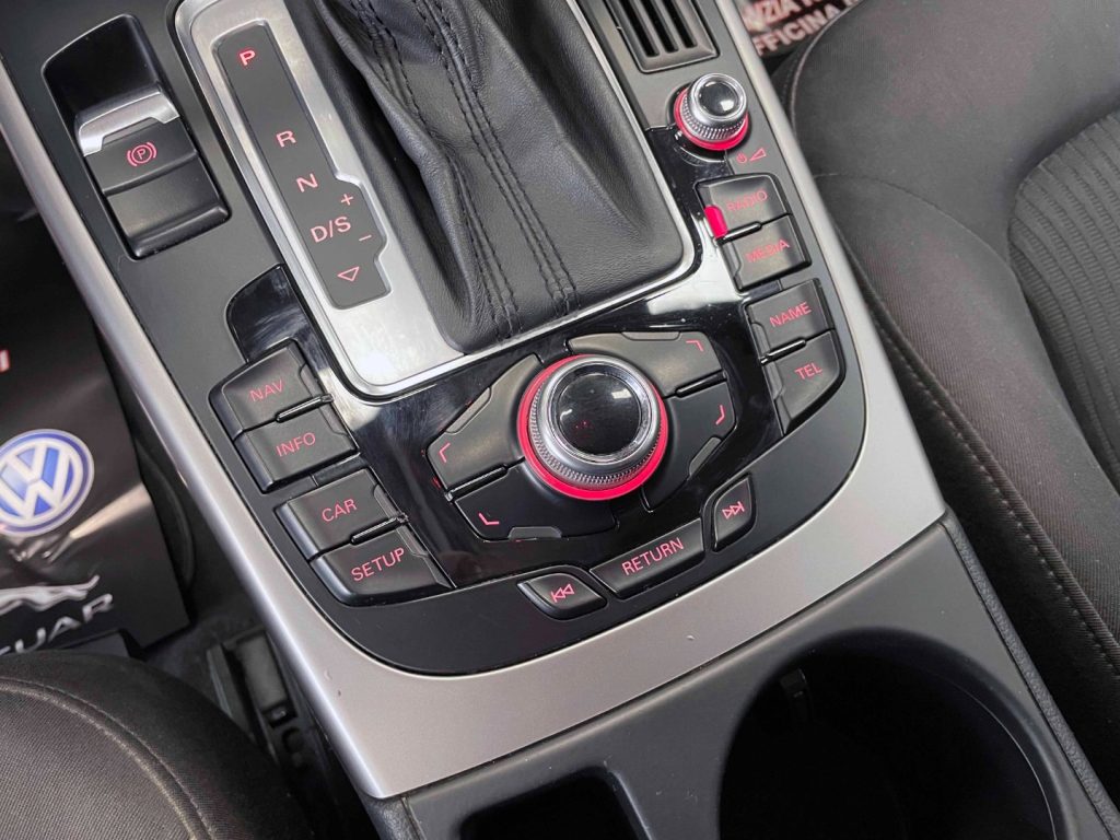 AUDI A4 AVANT 2.0 TDI 143CV MULTITRONIC - 29