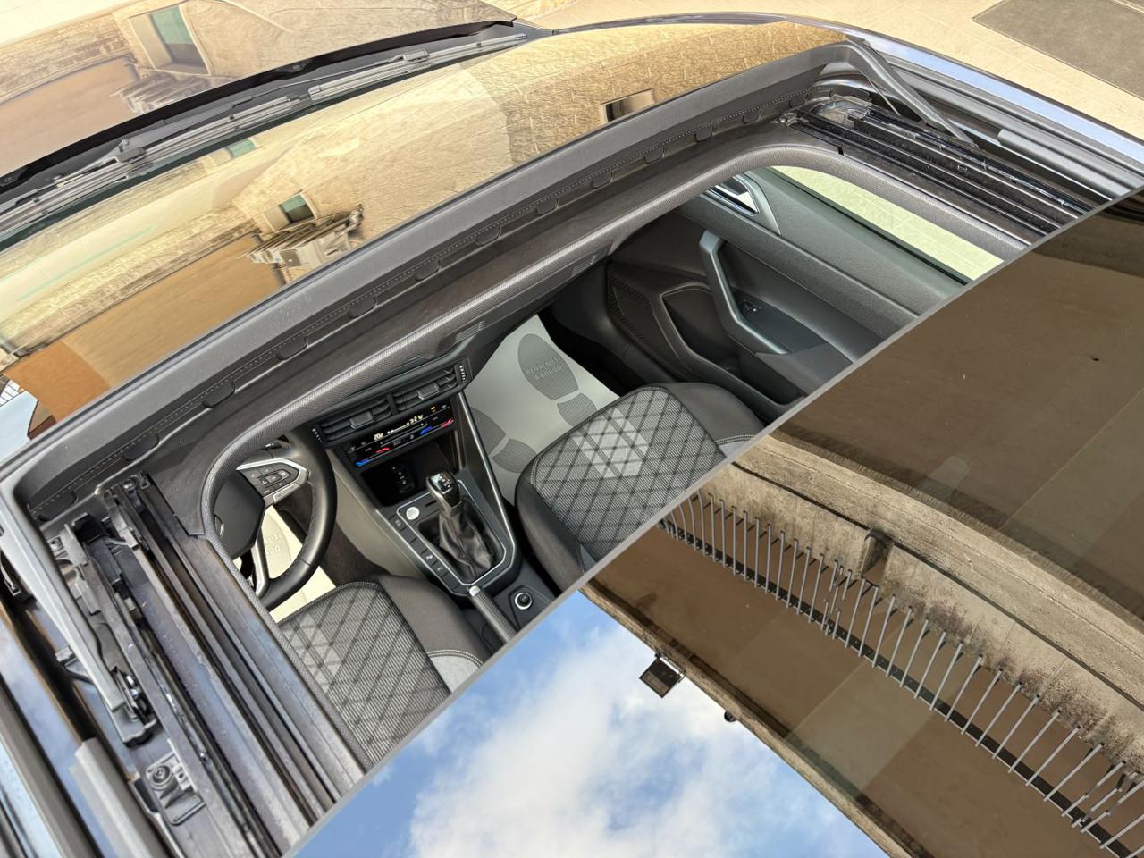 VOLKSWAGEN Taigo 1.0 TSI 116 CV DSG R-Line TETTO APR/PAN - 10