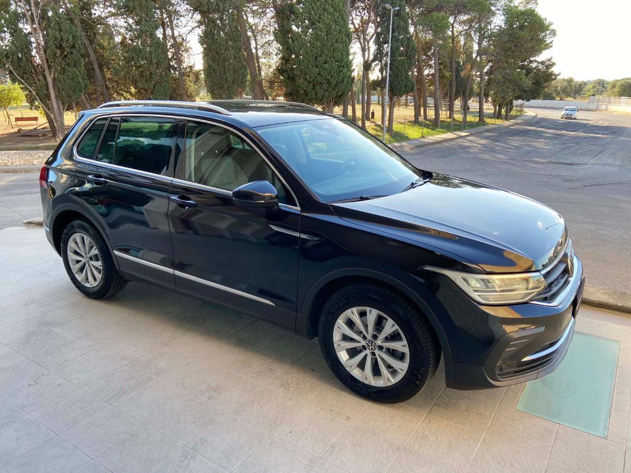 VOLKSWAGEN Tiguan 2.0 TDI 150 CV SCR DSG Life - 3