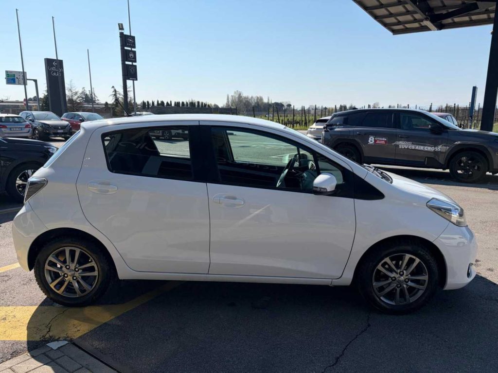 TOYOTA Yaris 1.0 3 porte Active - 5