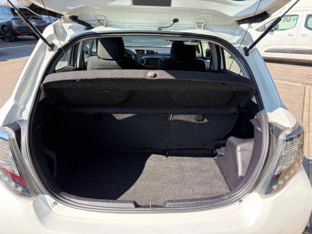 TOYOTA Yaris 1.0 3 porte Active - 11