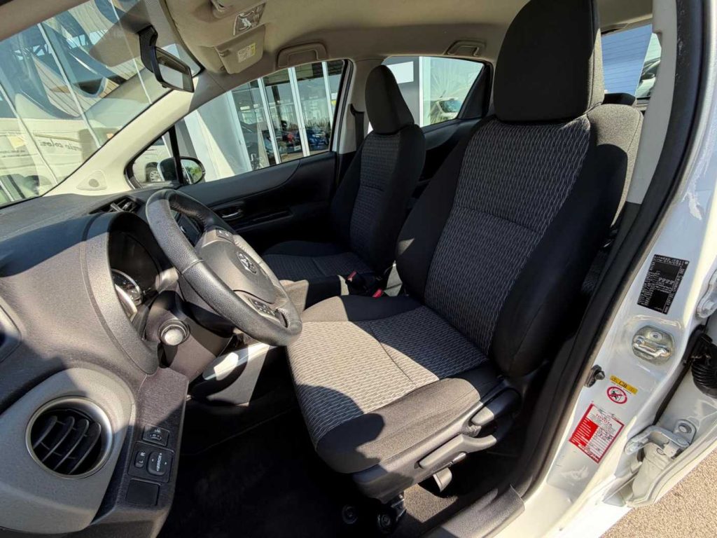 TOYOTA Yaris 1.0 3 porte Active - 13