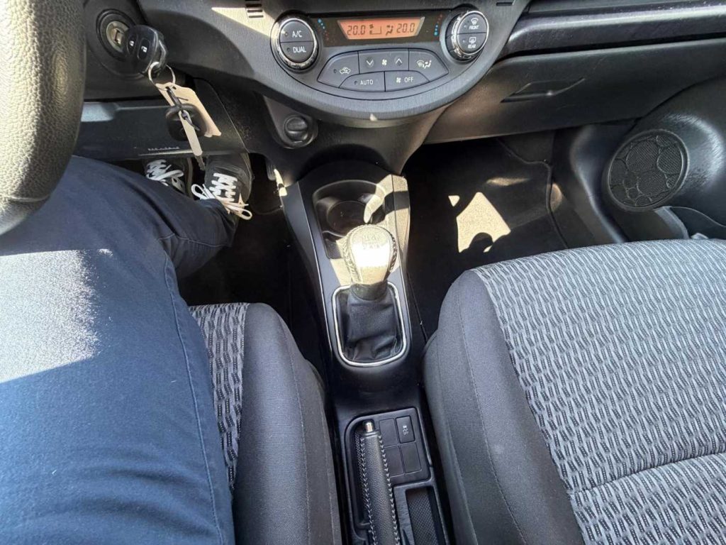 TOYOTA Yaris 1.0 3 porte Active - 16