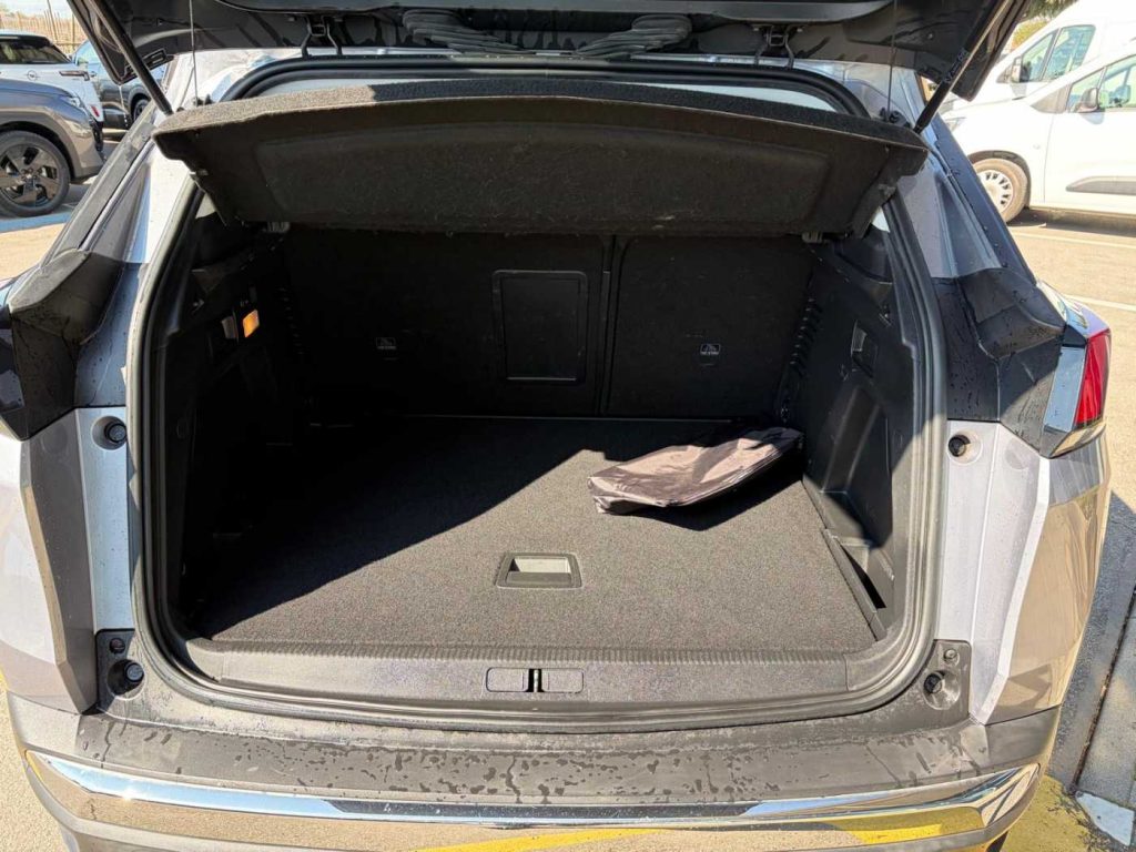 PEUGEOT 3008 BlueHDi 130 S&S Active - 10