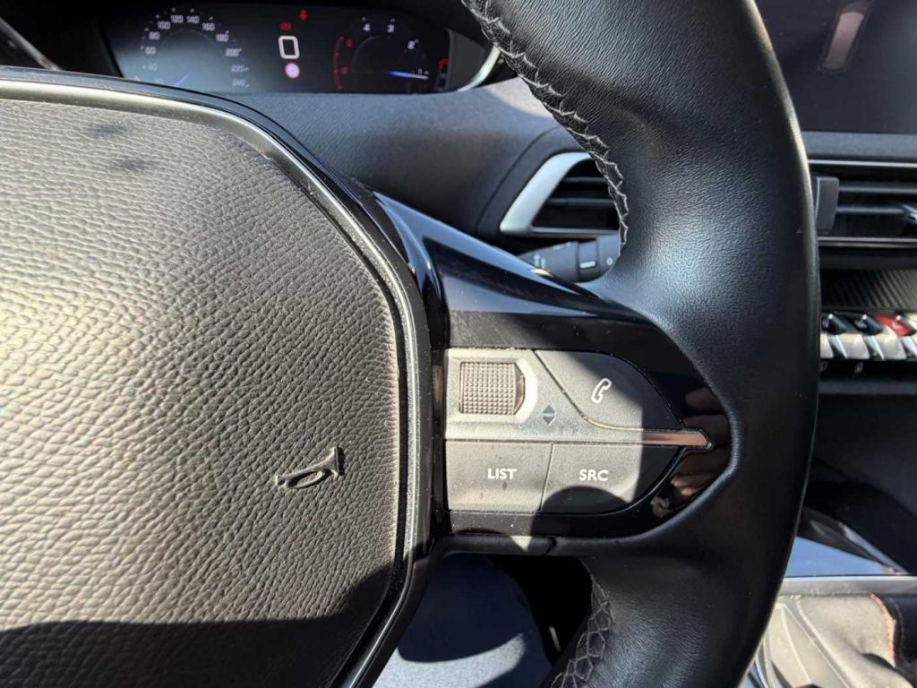 PEUGEOT 3008 BlueHDi 130 S&S Active - 18