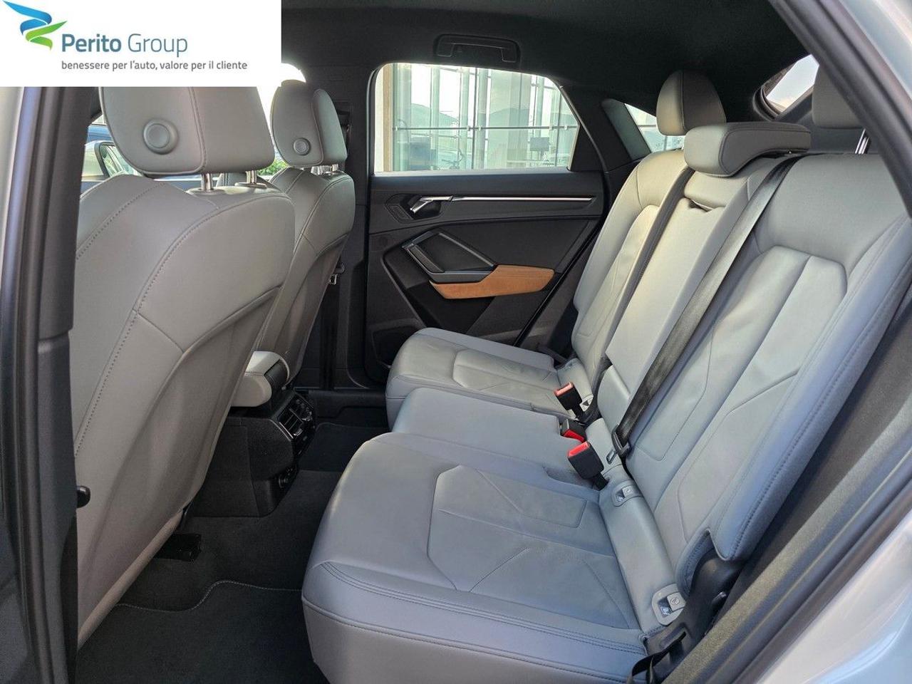 AUDI Q3 40 TDI quattro S tronic S line edition - 8