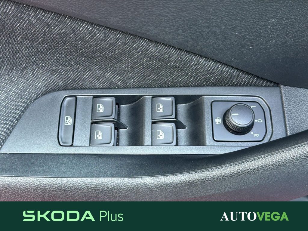 SKODA Kamiq 1.0 tsi black dots 95cv - 12