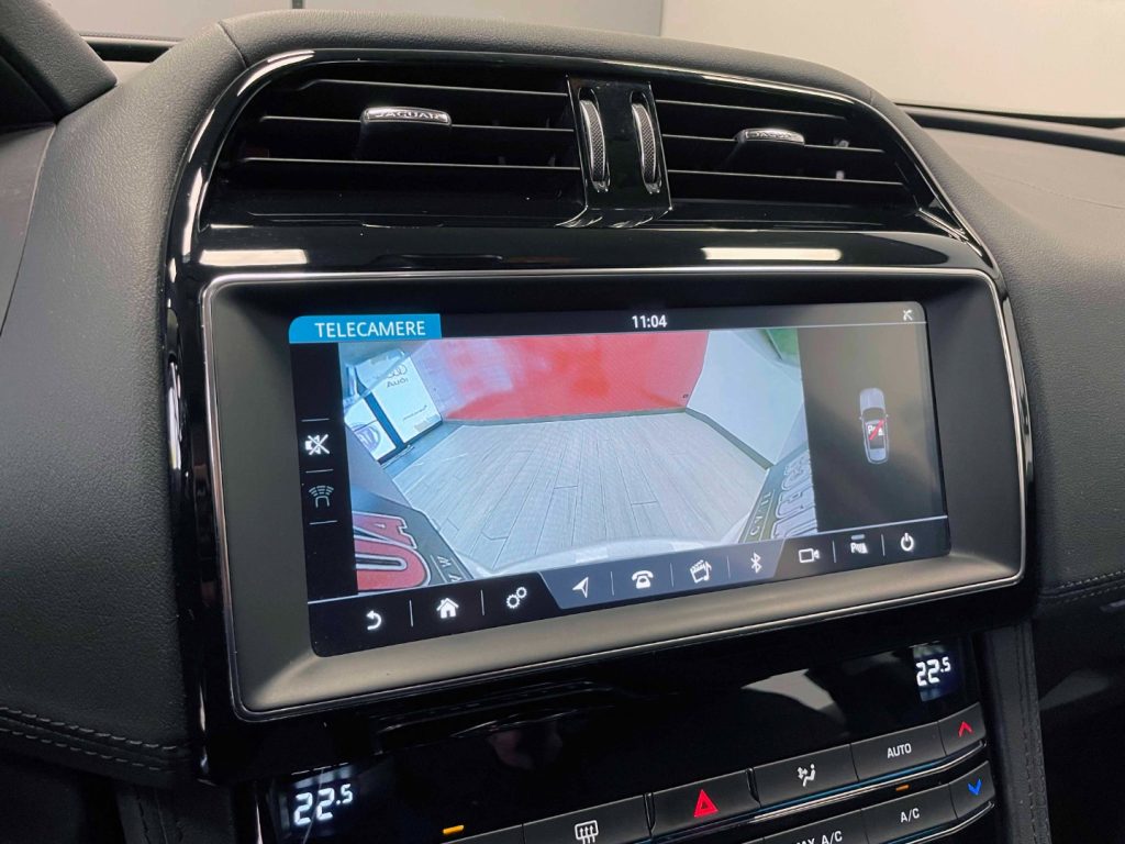 JAGUAR F-Pace 2.0D I4 PRESTIGE AWD 180CV AUTO MY20 - 25