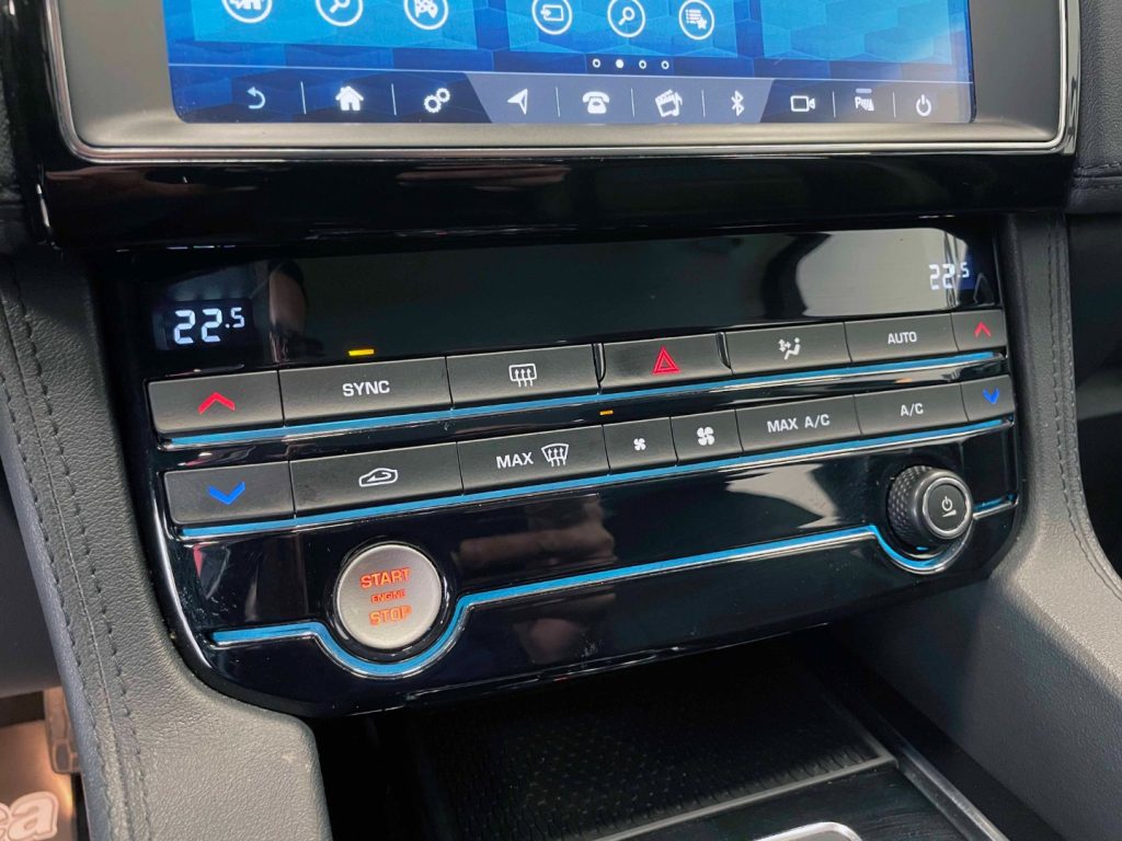 JAGUAR F-Pace 2.0D I4 PRESTIGE AWD 180CV AUTO MY20 - 26