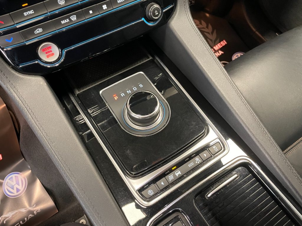 JAGUAR F-Pace 2.0D I4 PRESTIGE AWD 180CV AUTO MY20 - 28