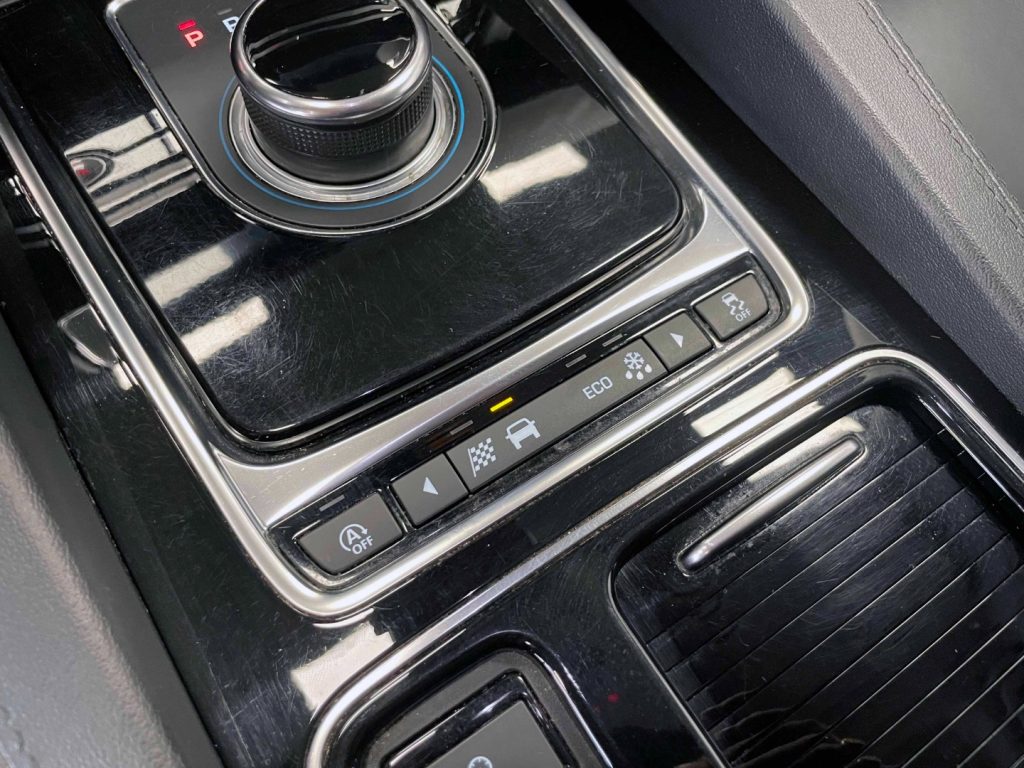 JAGUAR F-Pace 2.0D I4 PRESTIGE AWD 180CV AUTO MY20 - 29