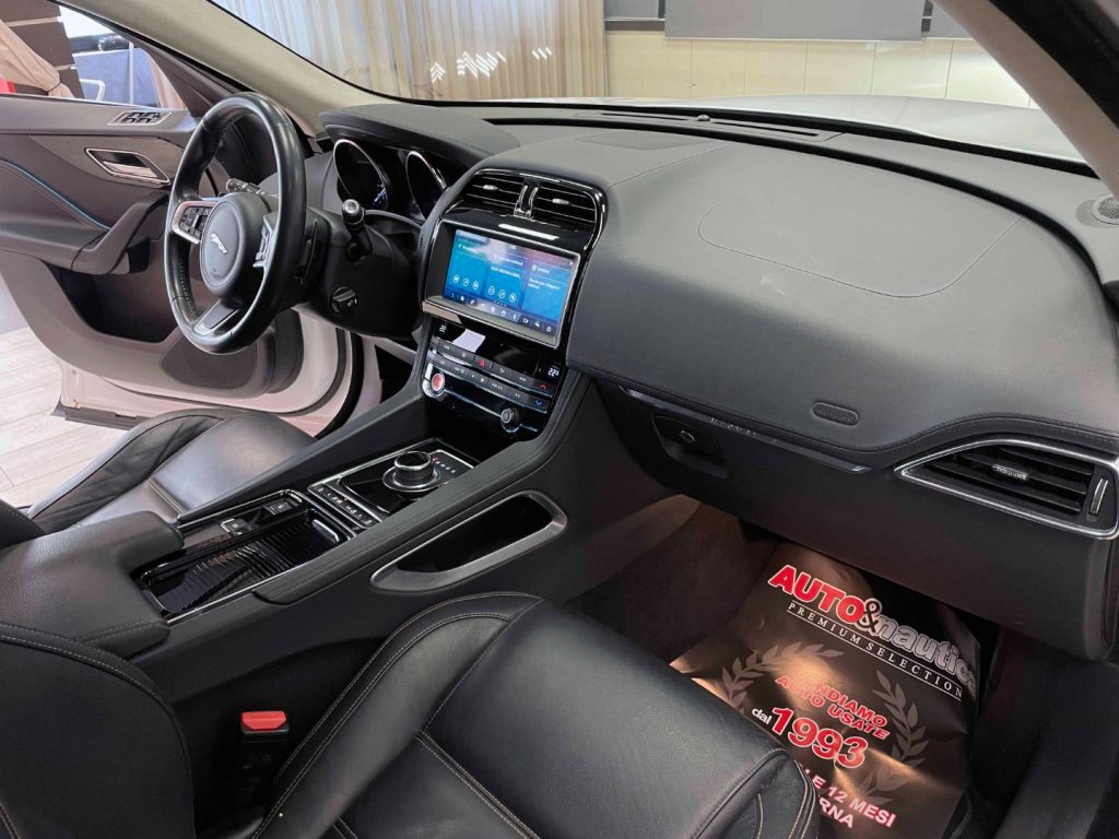 JAGUAR F-Pace 2.0D I4 PRESTIGE AWD 180CV AUTO MY20 - 41