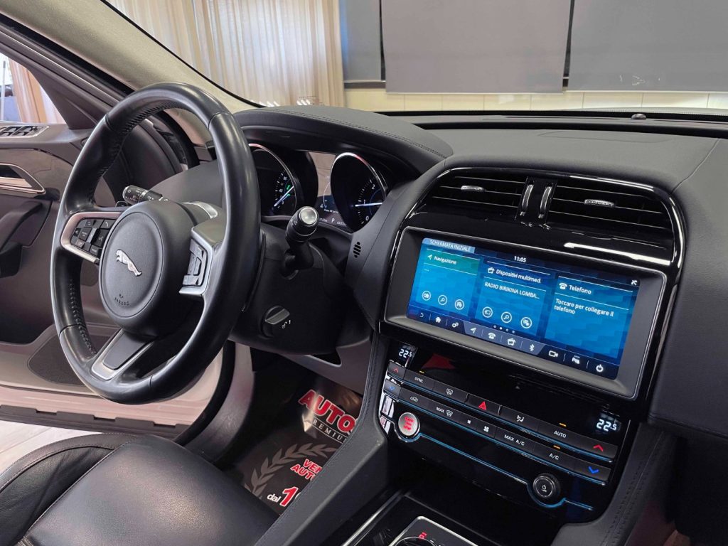 JAGUAR F-Pace 2.0D I4 PRESTIGE AWD 180CV AUTO MY20 - 42