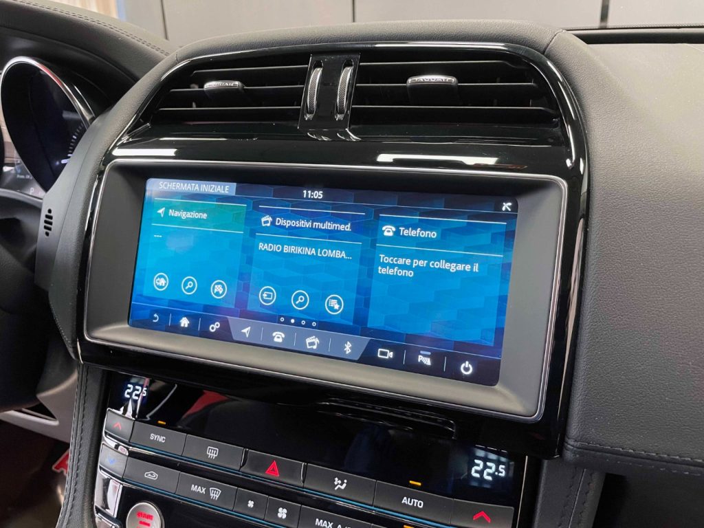 JAGUAR F-Pace 2.0D I4 PRESTIGE AWD 180CV AUTO MY20 - 43