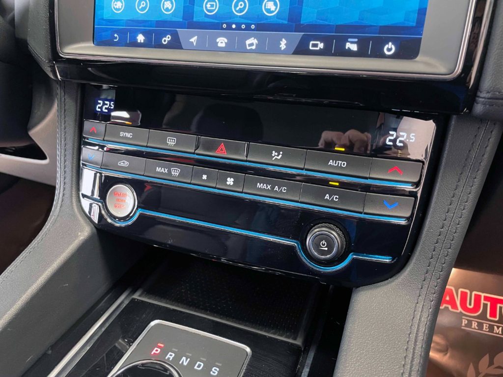 JAGUAR F-Pace 2.0D I4 PRESTIGE AWD 180CV AUTO MY20 - 44