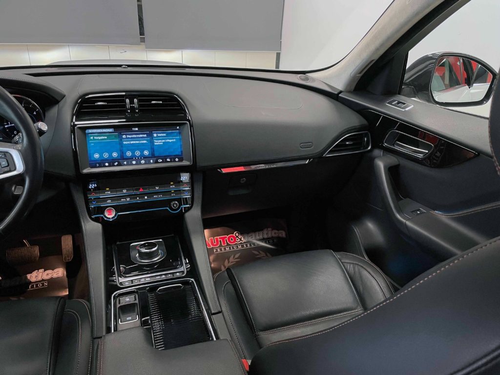 JAGUAR F-Pace 2.0D I4 PRESTIGE AWD 180CV AUTO MY20 - 48