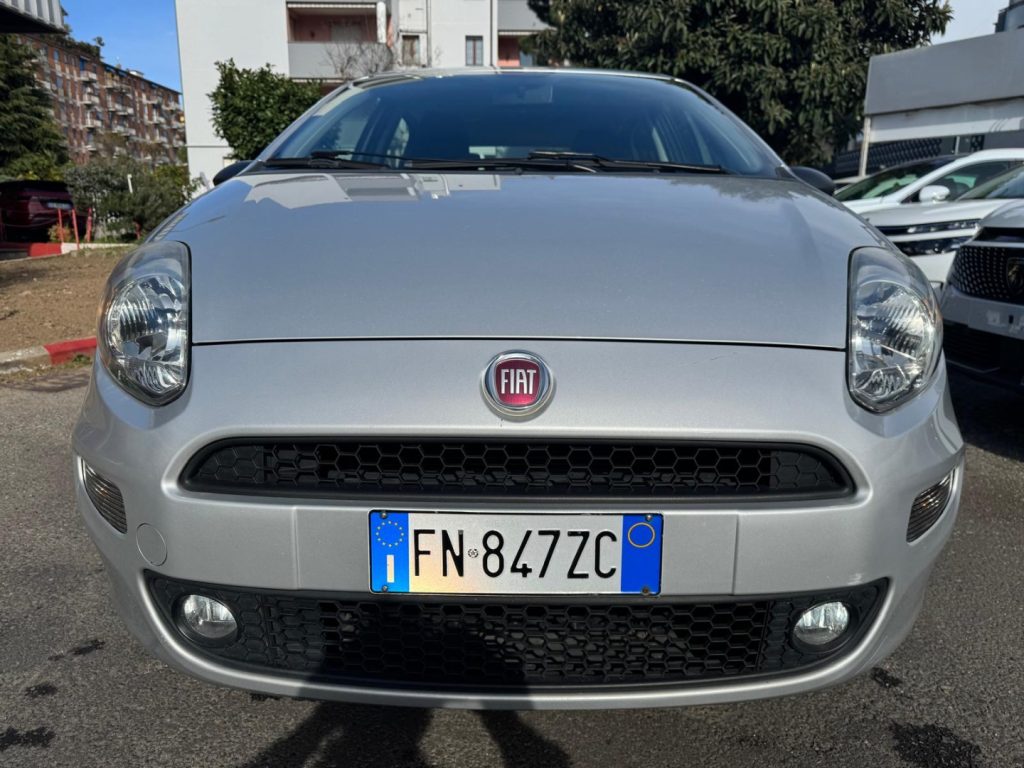 FIAT Punto 1.4 8V 5 porte Natural Power Street - 3