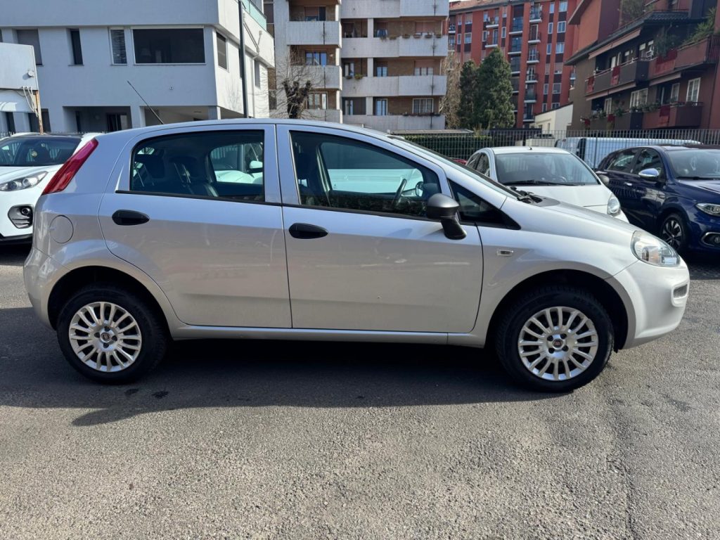 FIAT Punto 1.4 8V 5 porte Natural Power Street - 7