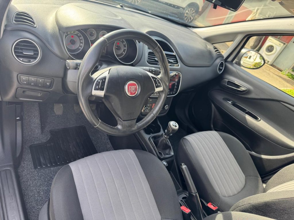 FIAT Punto 1.4 8V 5 porte Natural Power Street - 13