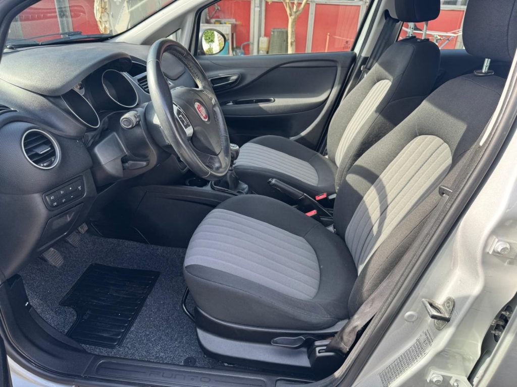 FIAT Punto 1.4 8V 5 porte Natural Power Street - 14