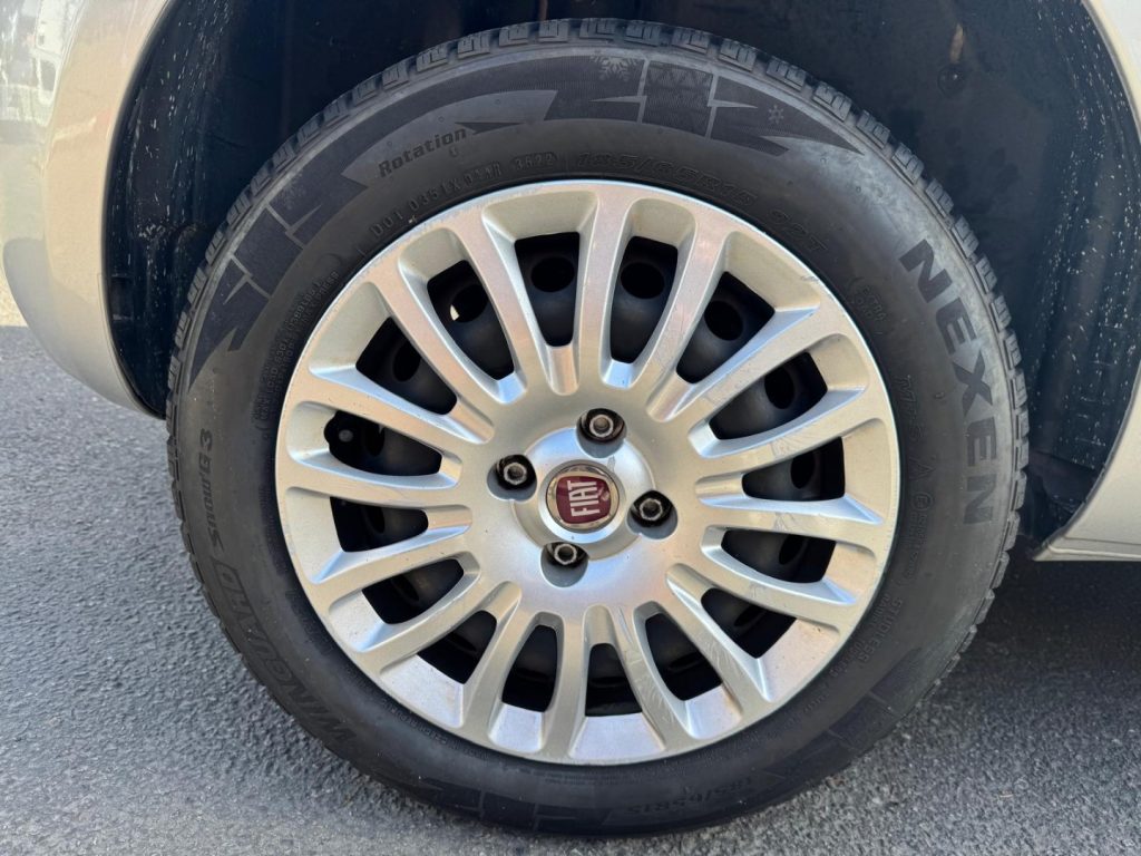 FIAT Punto 1.4 8V 5 porte Natural Power Street - 20