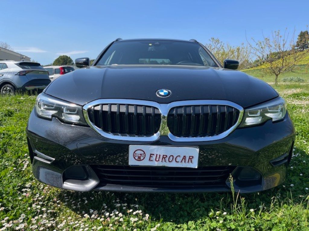 BMW 318 d 48V Touring Sport + Gancio Traino - 2
