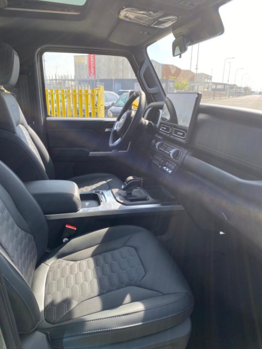 EMC 212 2.0 TGDI 8AT 4WD Adventurer - 17