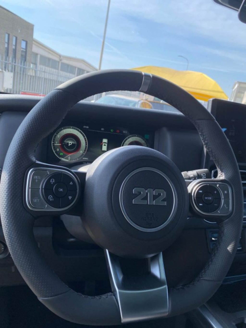 EMC 212 2.0 TGDI 8AT 4WD Adventurer - 23