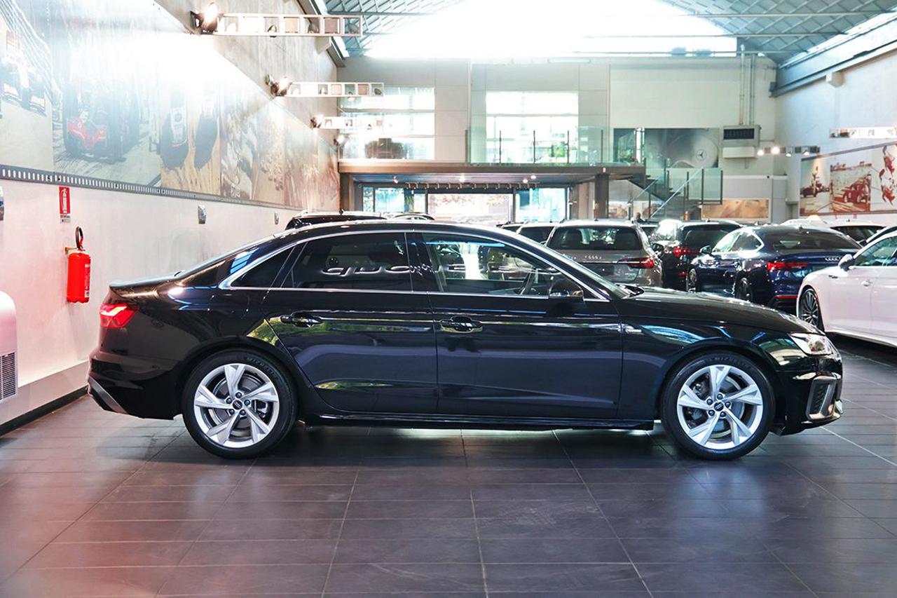 AUDI A4 35 TDI S-Tronic S-Line - 2