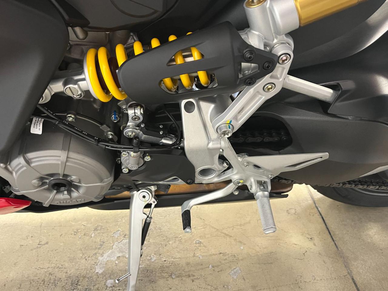 DUCATI Streetfighter V2 RED - 9