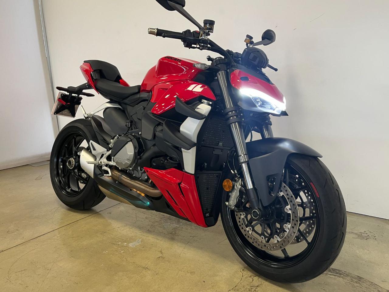 DUCATI Streetfighter V2 RED - 2