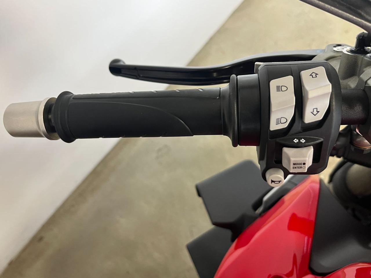 DUCATI Streetfighter V2 RED - 12