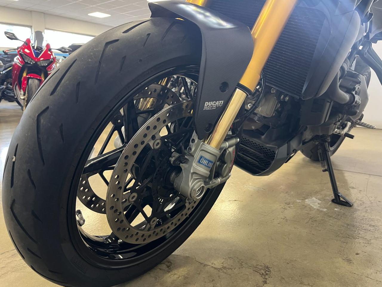 DUCATI Monster 1200 S - 3