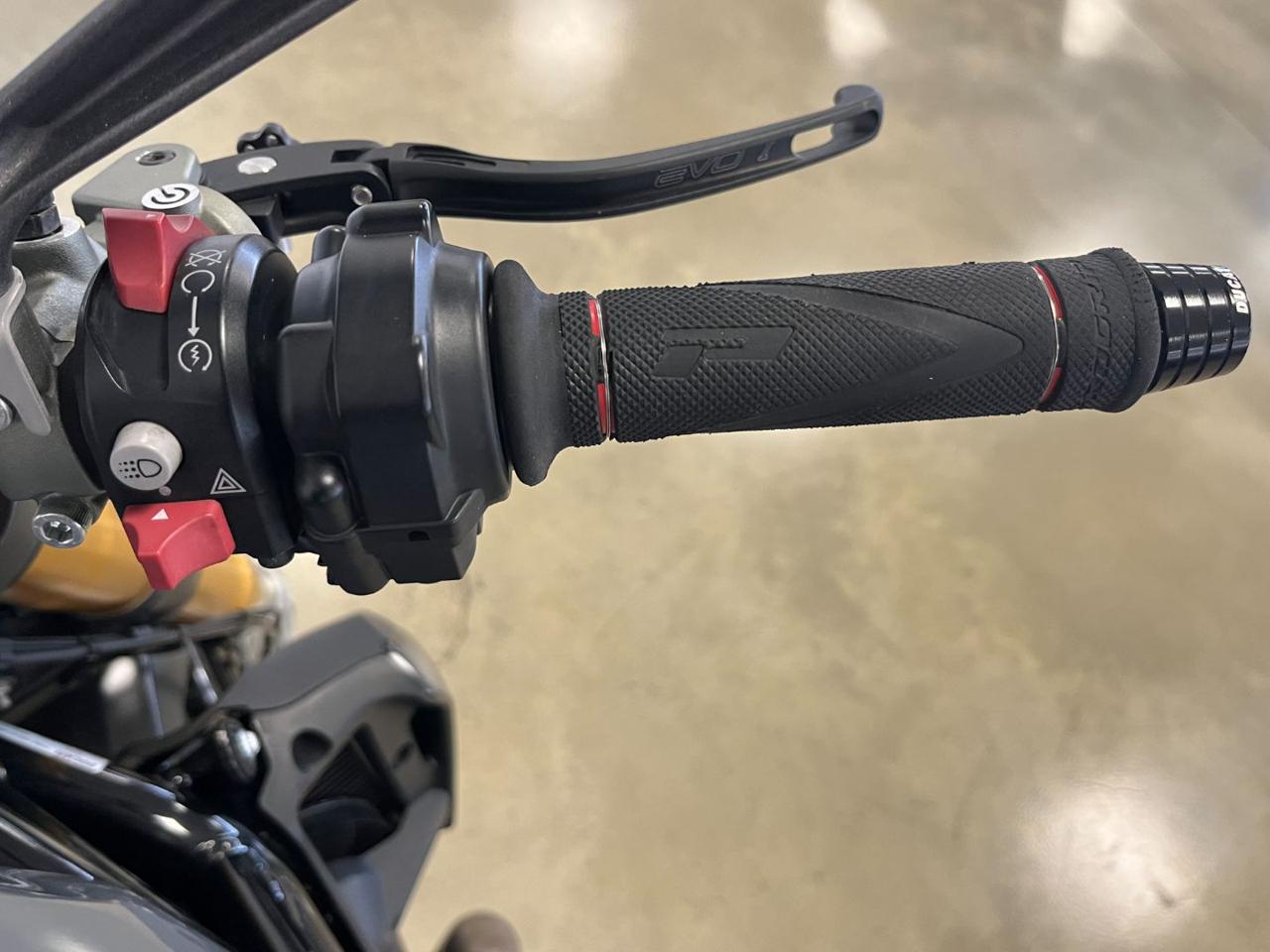 DUCATI Monster 1200 S - 11