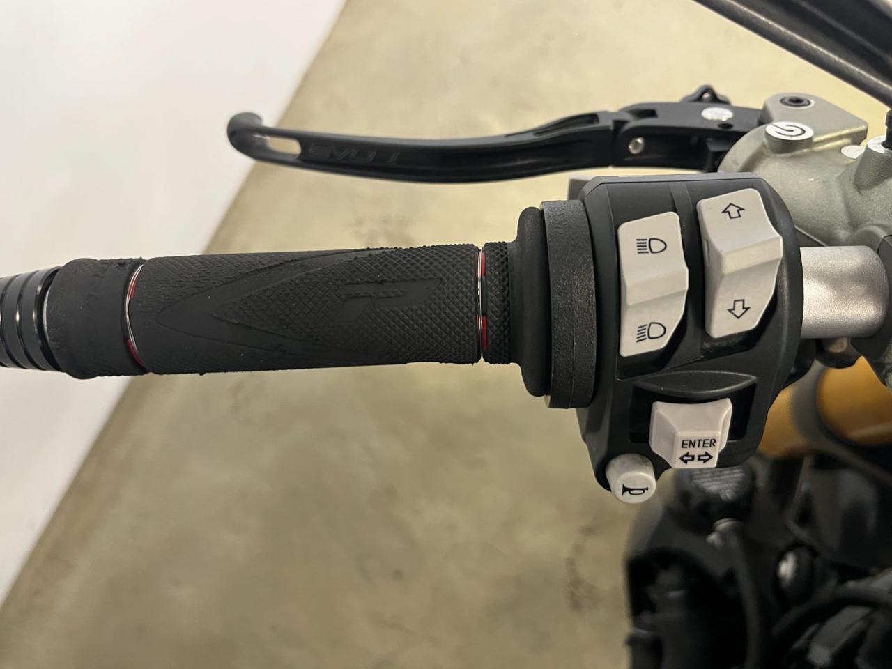 DUCATI Monster 1200 S - 12