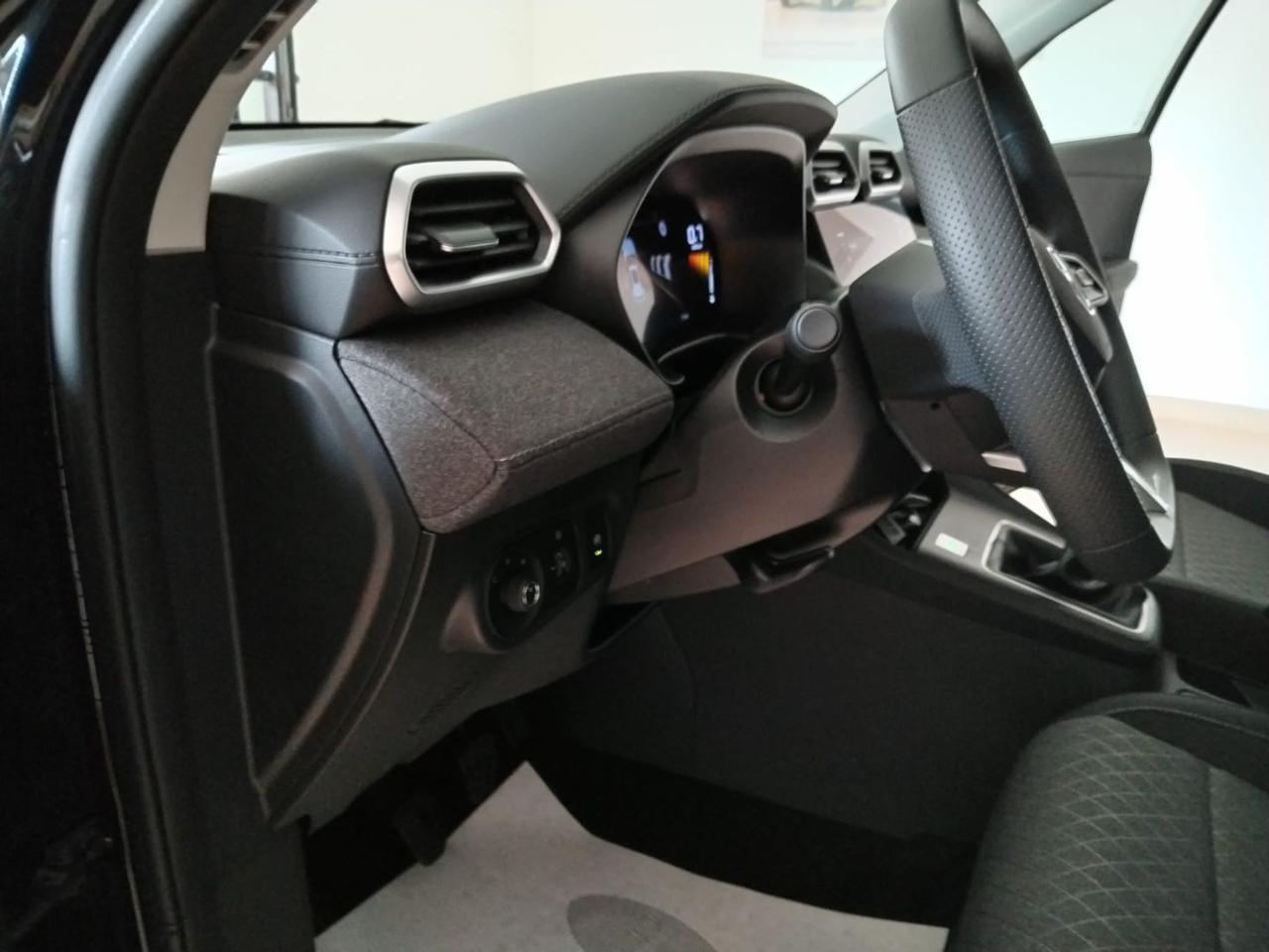 MG ZS 1.5 Standard - 12