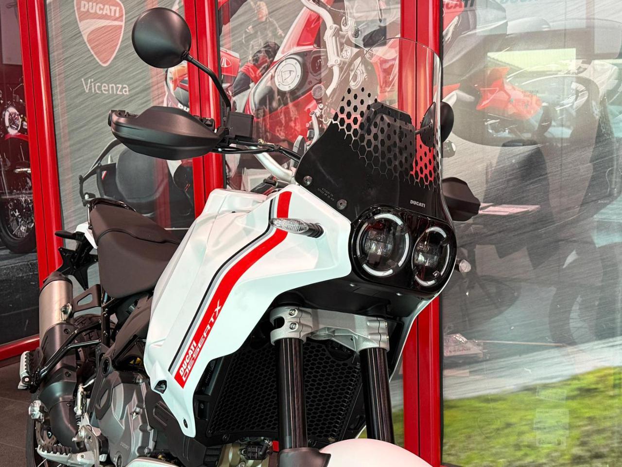 DUCATI DesertX 937 WHITE LIVERY - 2