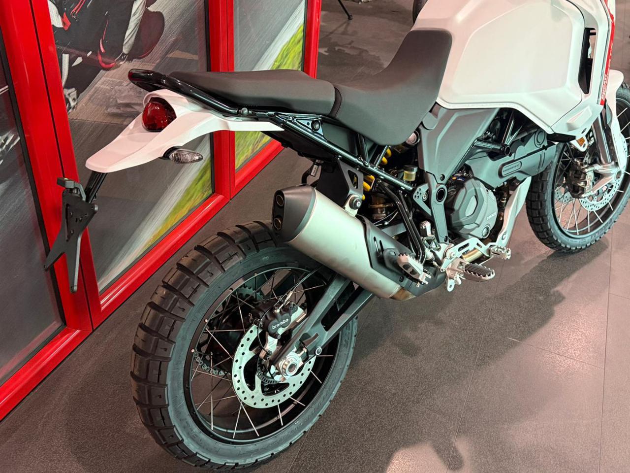 DUCATI DesertX 937 WHITE LIVERY - 5