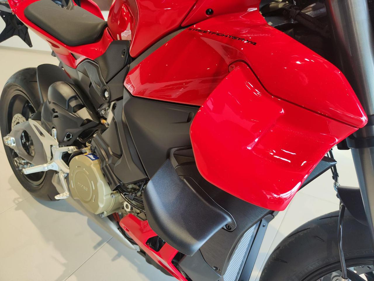 DUCATI Streetfighter V4 RED MY2025 - 6
