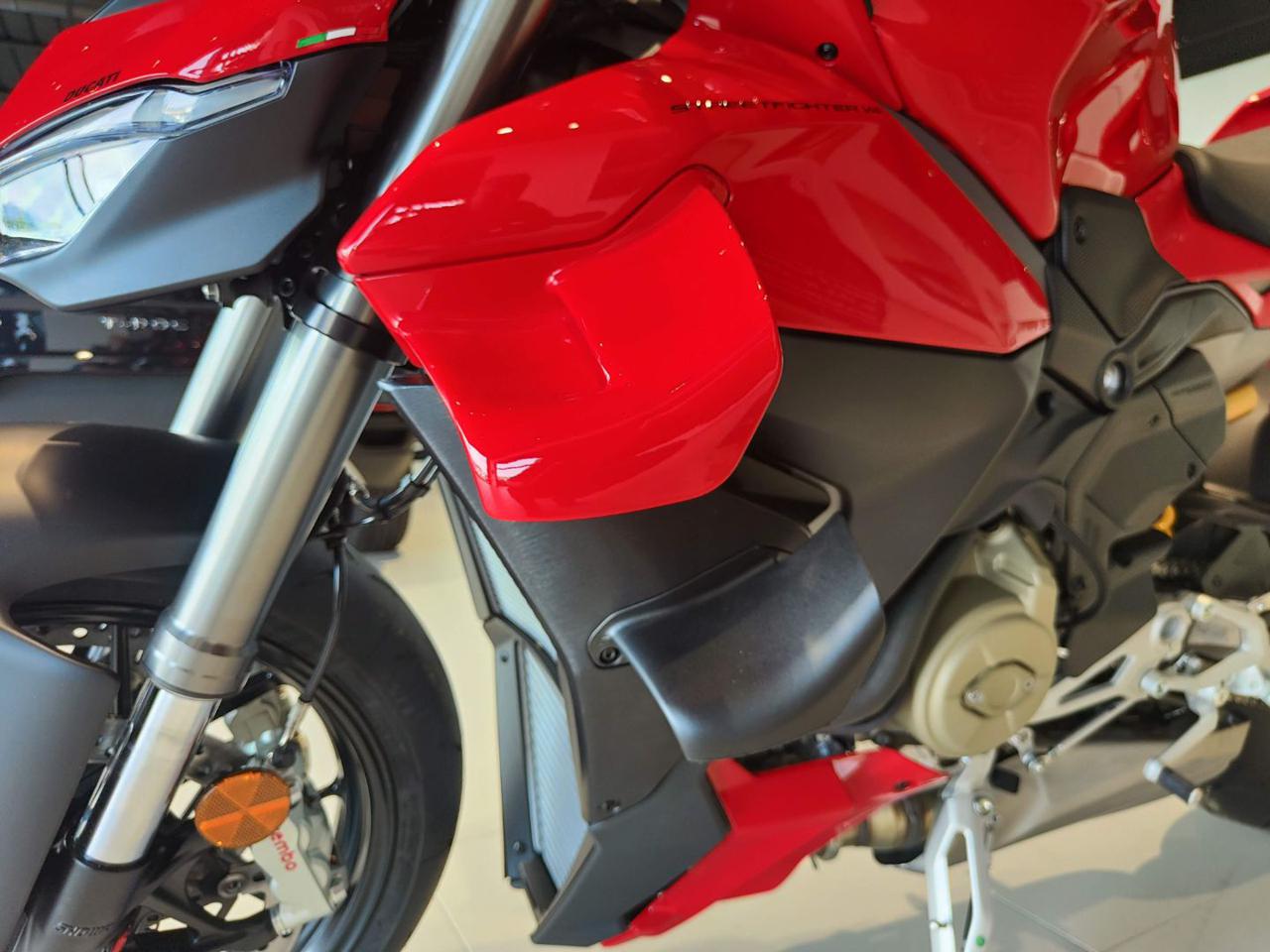 DUCATI Streetfighter V4 RED MY2025 - 11