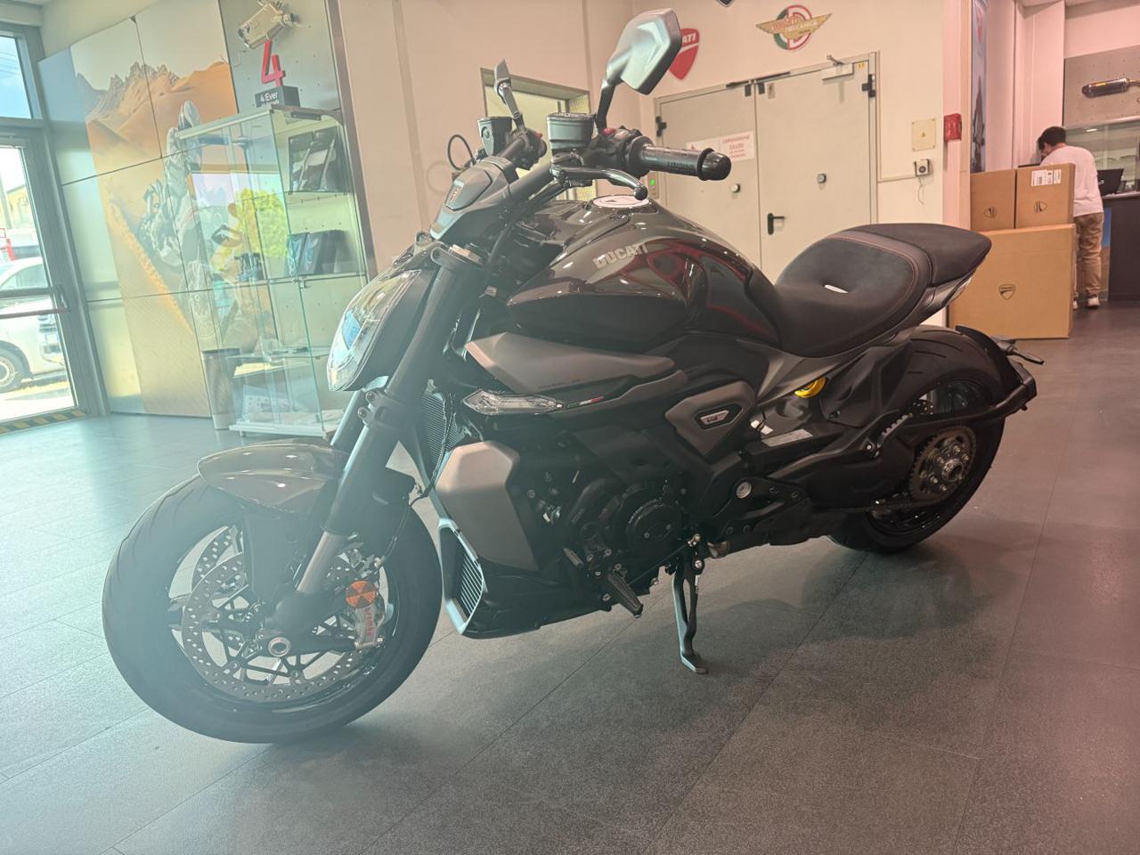 DUCATI XDiavel V4 BLACK LAVA 2025 - 6
