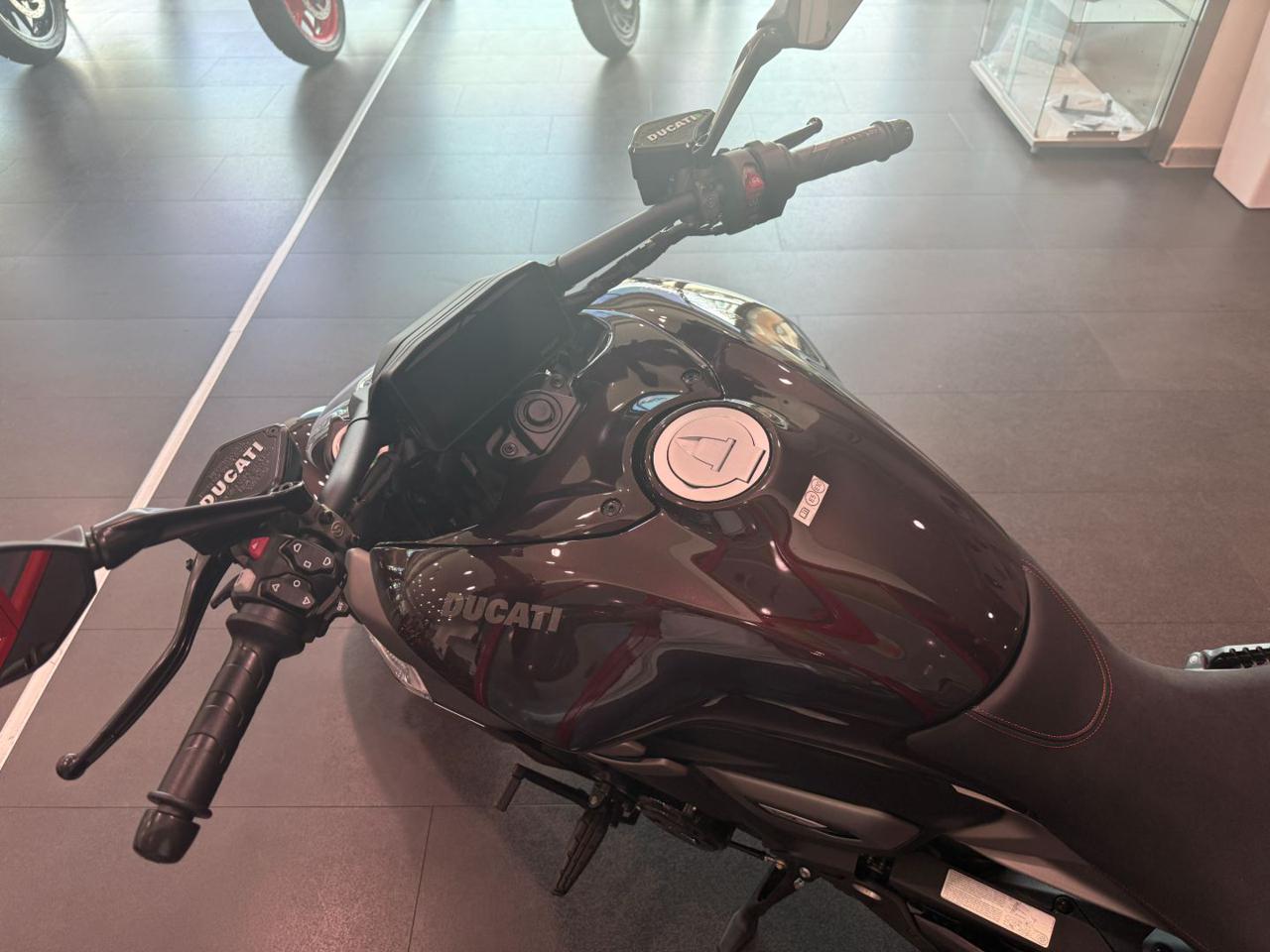 DUCATI XDiavel V4 BLACK LAVA 2025 - 8