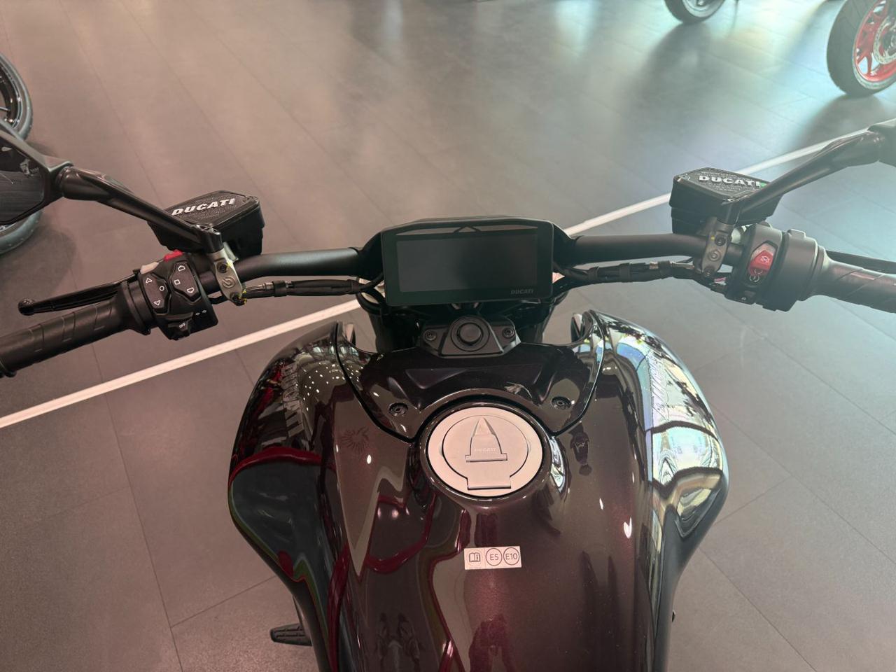 DUCATI XDiavel V4 BLACK LAVA 2025 - 9