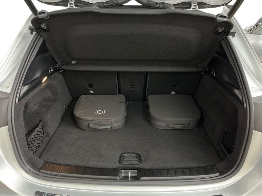 MERCEDES-BENZ EQA 250+ Premium - 13