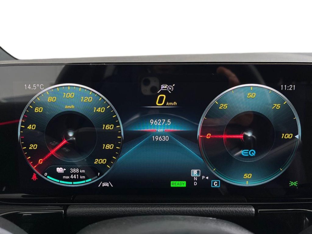 MERCEDES-BENZ EQA 250+ Premium - 8