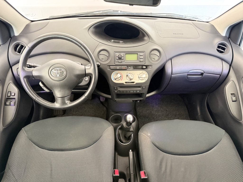 TOYOTA Yaris 1.3i 16V cat 3 porte Sol - 9