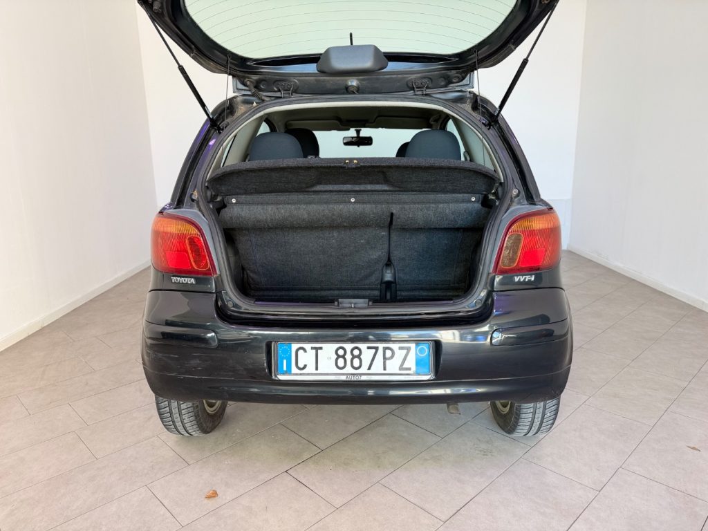 TOYOTA Yaris 1.3i 16V cat 3 porte Sol - 10