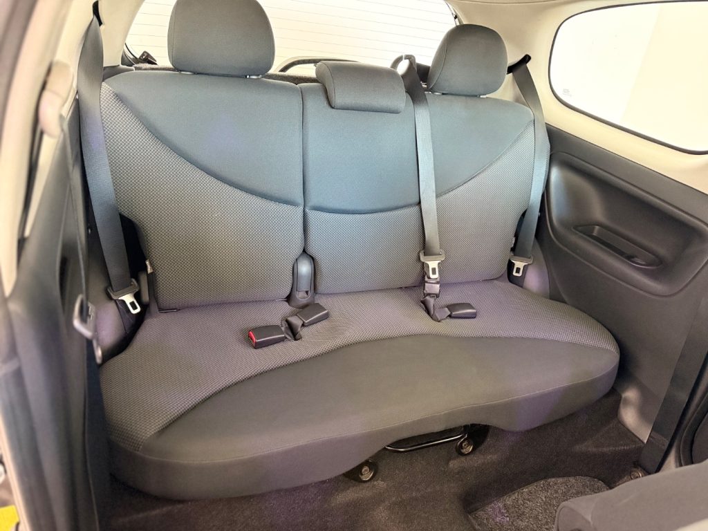 TOYOTA Yaris 1.3i 16V cat 3 porte Sol - 12