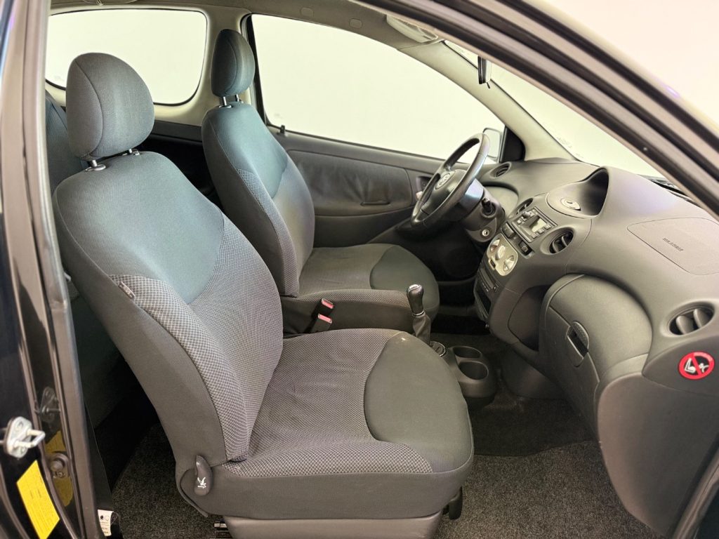 TOYOTA Yaris 1.3i 16V cat 3 porte Sol - 13